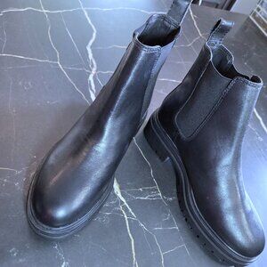 Steve Madden Black Lolla Leather Chelsea Boots Size 8